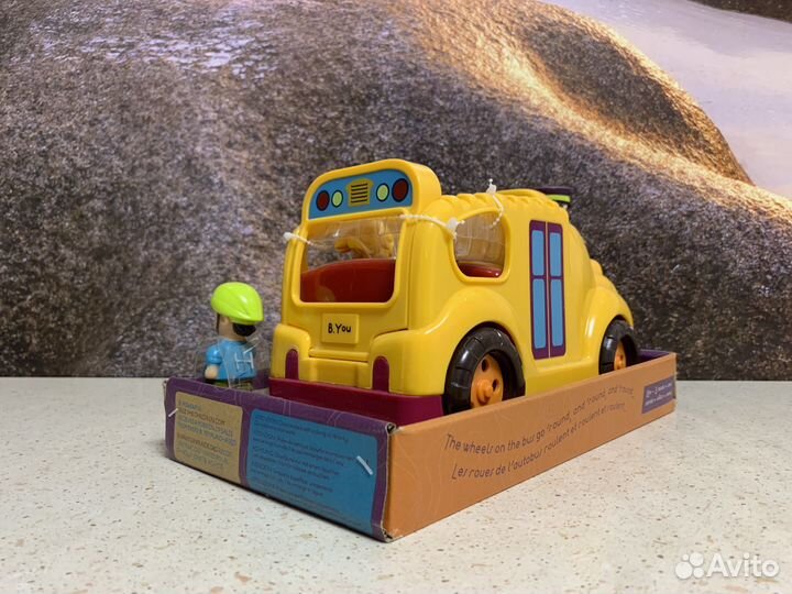 Новая игрушка Battat Школьный автобус