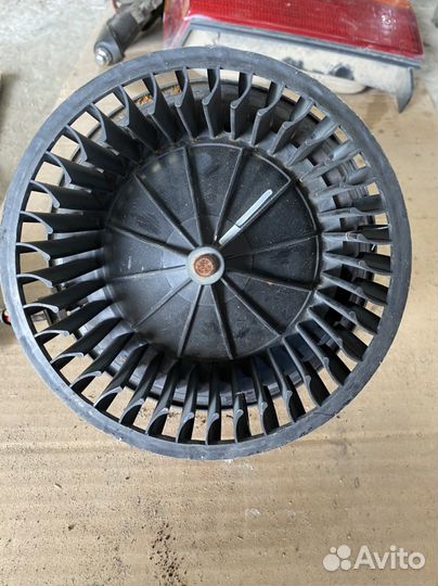 Моторчик отопителя Volkswagen Passat B4