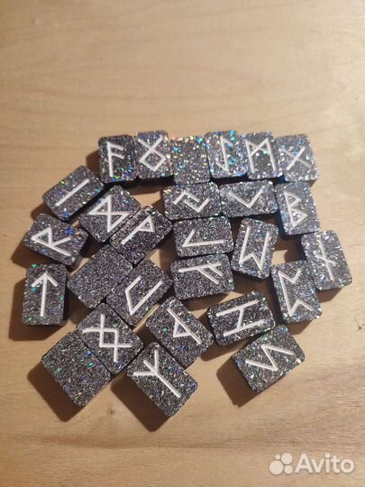 Руны из эпоксидной смолы ручной работы