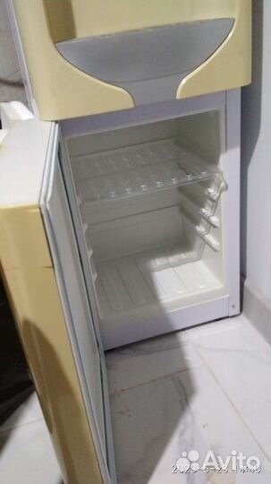 Кулер для воды напольный