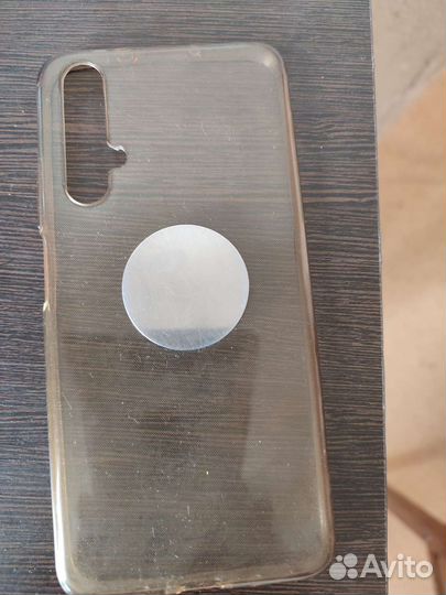 Чехлы на телефон