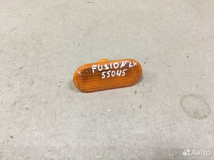 Повторитель поворота в крыло Ford Fusion