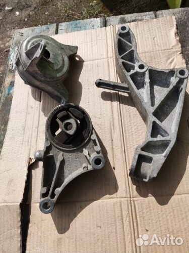 Кронштейны двигателя Опель Астра Н-Зафира Б