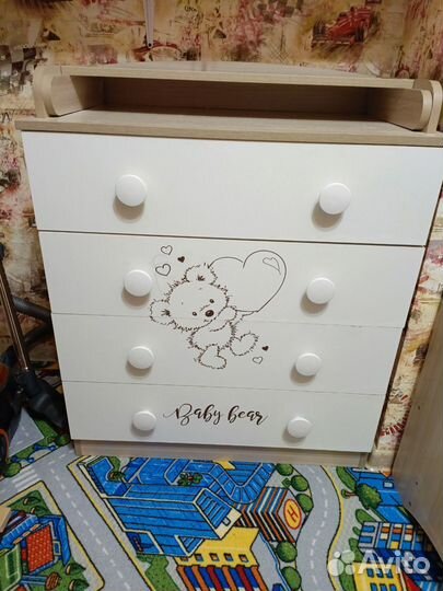 Детская кроватка с маятником