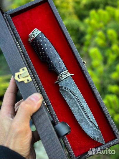 Нож с гравировкой на лезвии н.87.43