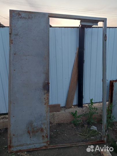 Железная металлическая дверь бу