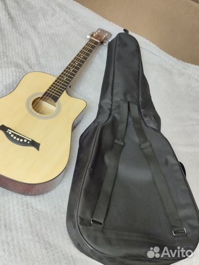 Акустическая гитара + чехол и каподастр