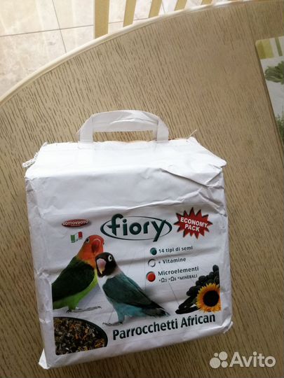Корм для средних попугаев Италия Fiory 3.2кг