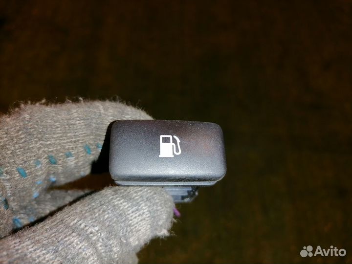 Кнопка открывания бензобака 84841-48010 Toyota Cro