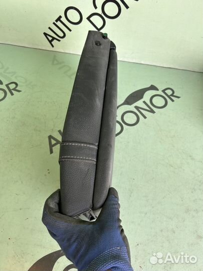 Подлокотник сидения mercedes w204