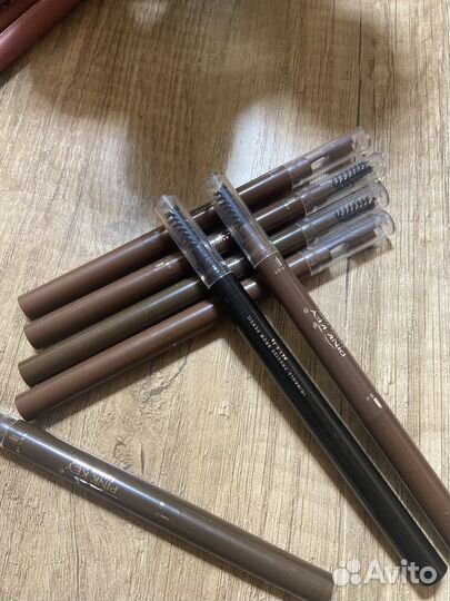 Карандаш для бровей с щёточкой