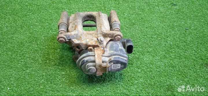 Суппорт задний правый Bmw X3 F25 20DX N47N 2012