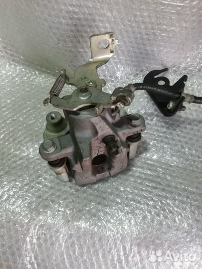 Lexus CT200 H ZWA10 Суппорт задний правый