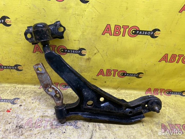 Рычаг подвески передний левый Nissan Primera W11