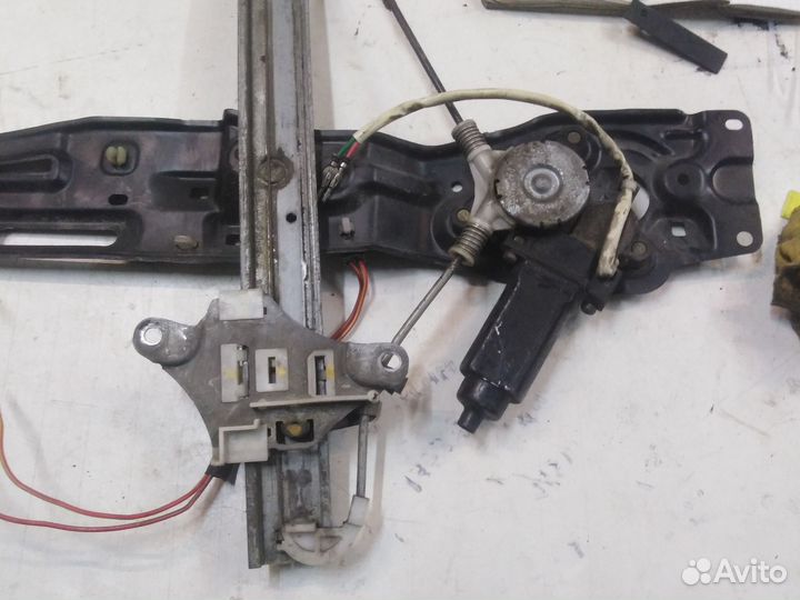 Стеклоподьемник задний правый Toyota Carina E