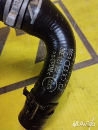 Патрубок системы охлаждения Audi A6 универсал 2.8