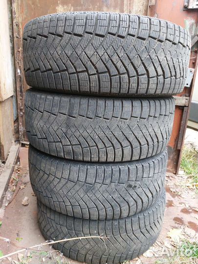 Pirelli Ice Zero 245/45 R19 102H