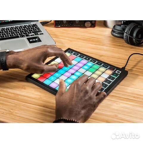 Контроллер Novation launchpad X