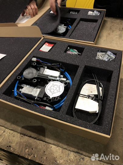 Доводчики дверей автомобиля