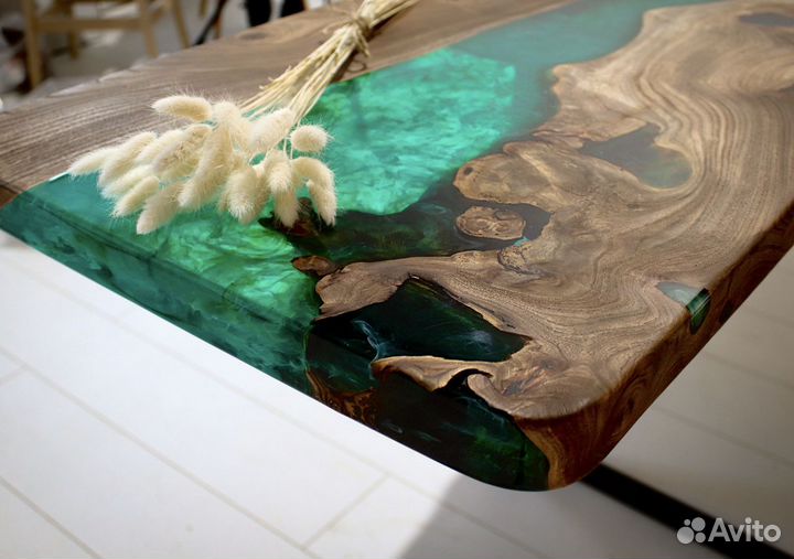 Стол из эпоксидной смолы