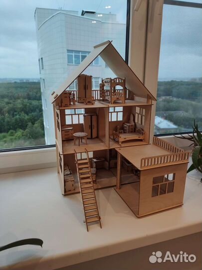 Игрушечный домик деревянный