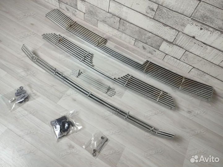 Накладки на решетку радиатора Toyota Hilux 06-11