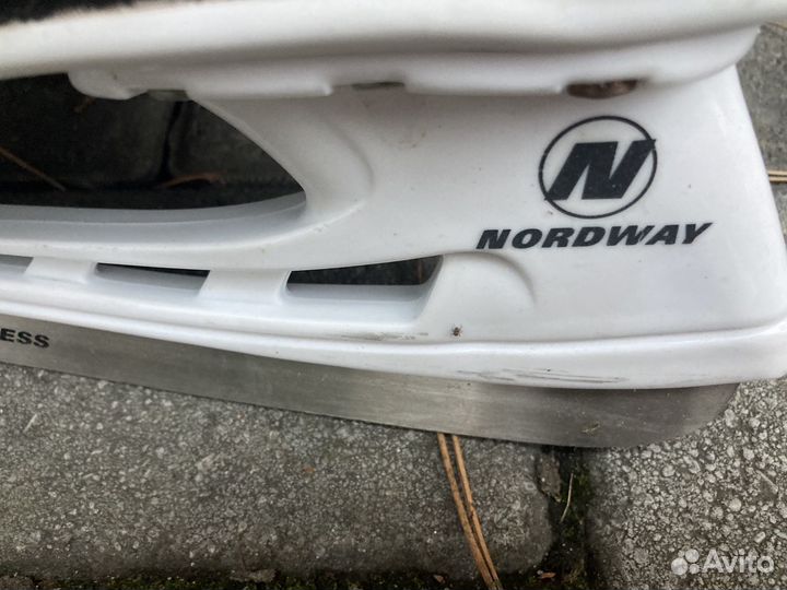 Коньки хоккейные