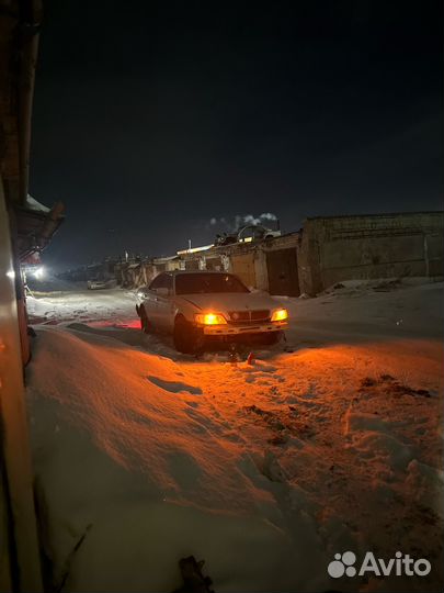 Nissan Laurel 2.0 AT, 2001, 333 333 км