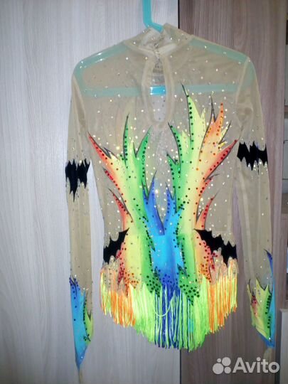 Купальники, предметы для художественной гимнастики