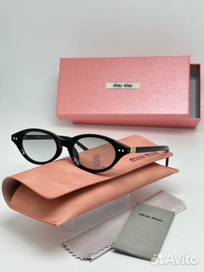 Солнцезащитные очки miu miu