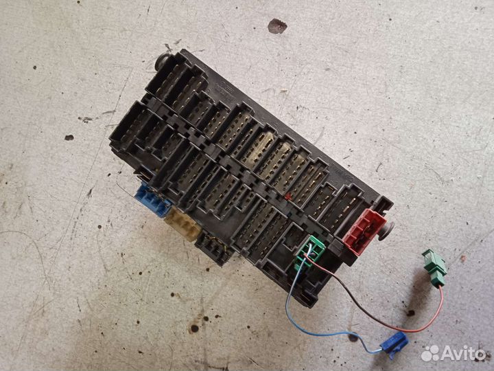 Блок предохранителей Volkswagen Golf 3 Фольксваген