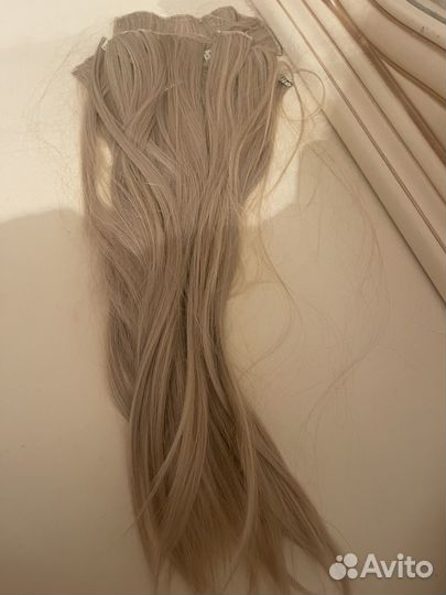 Волосы на заколках блонд