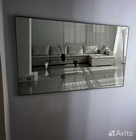 Зеркало в алюминиевой тёмной раме