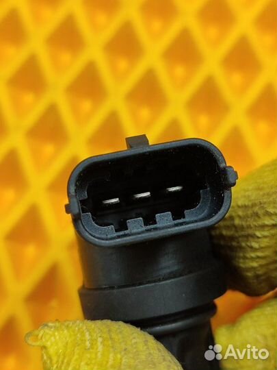 Датчик положения распредвала Mercedes Cls W219 3.5