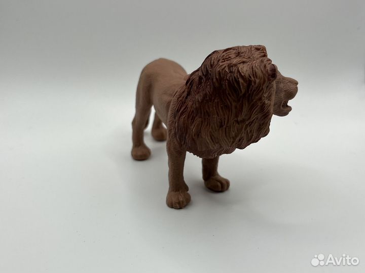Фигурка лев