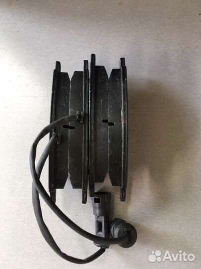 Тормозные колодки передние