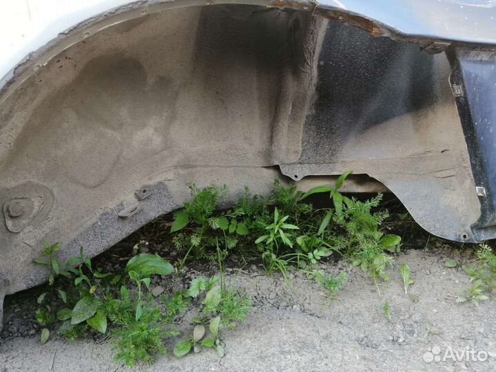 Крыло Toyota Sprinter AE100