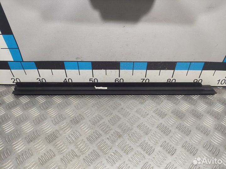 Б/У Уплотнитель стекла зад лев двери внутр #002