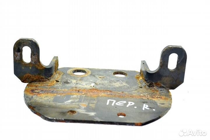 Кронштейн пневморессоры переднего моста, правый re