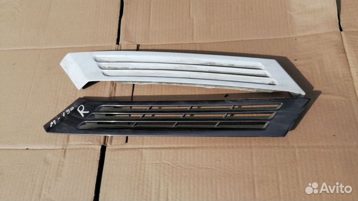 Решетка з/крыла вентиляционная R,L Мерс 190