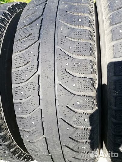 Bridgestone Ice Cruiser 7000 215/70 R16 100T