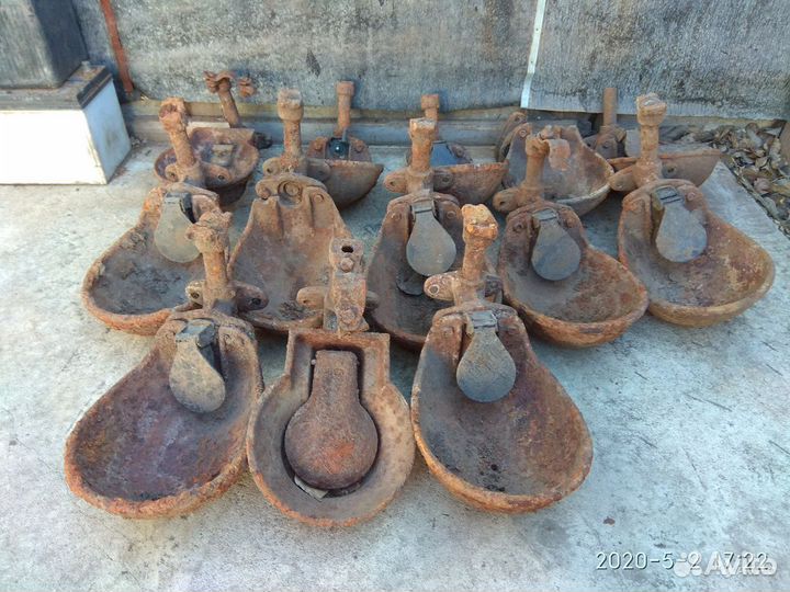 Поилка железная для животных коров,лошадей