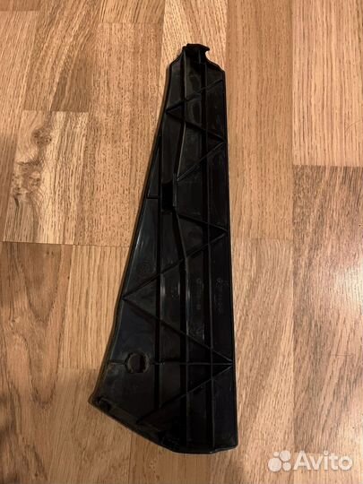 Накладка переднего правого сиденья W201