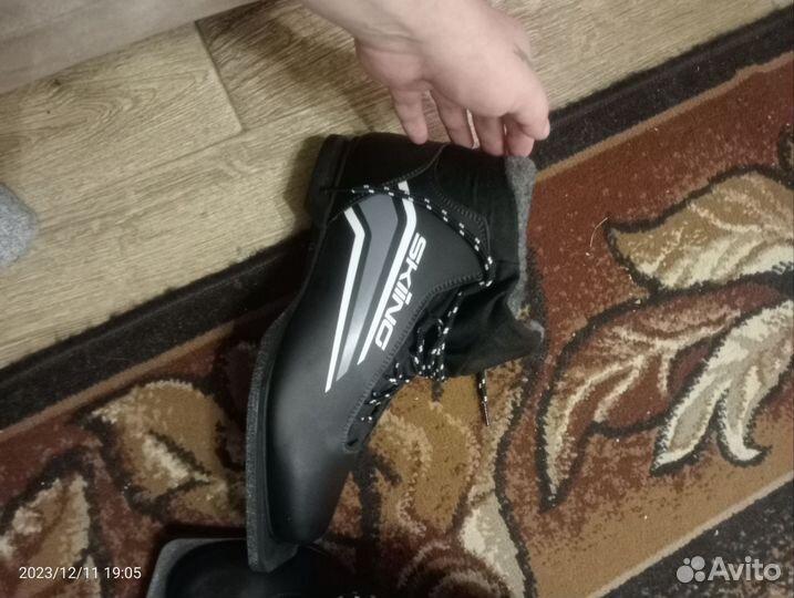 Лыжные ботинки