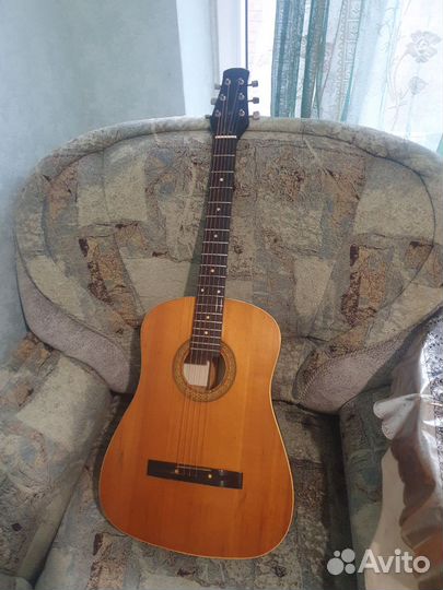 Акустическая гитара