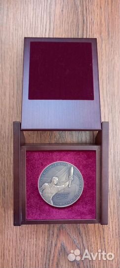 Медаль настольная Универсиада 2013