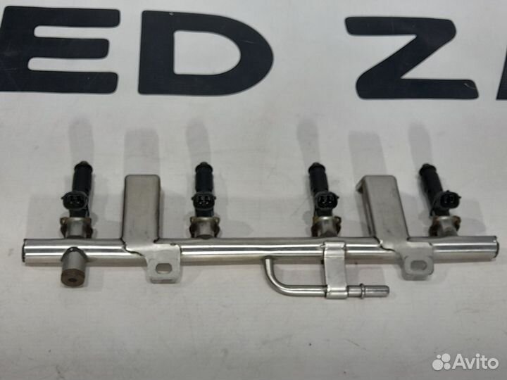 Топливная рампа с форсунками