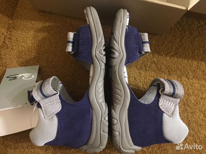 Новые сандалии Bartek р. 25