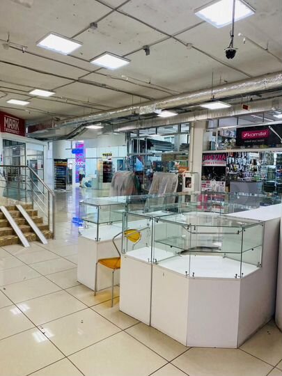 Островок у гипермаркета