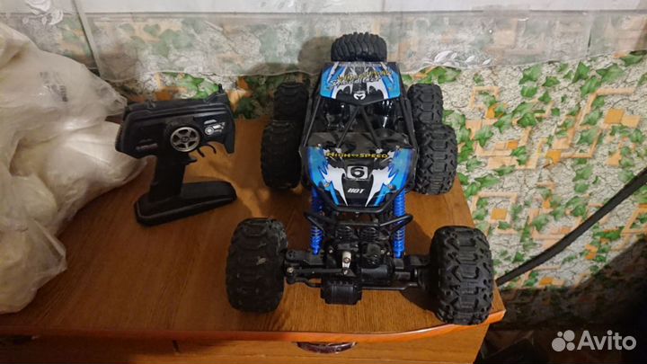 Машинка на радиоуправлении 6WD